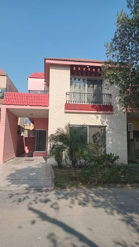 Beautiful 5 Marla full house available for rent on best location of bahria town lahore 0