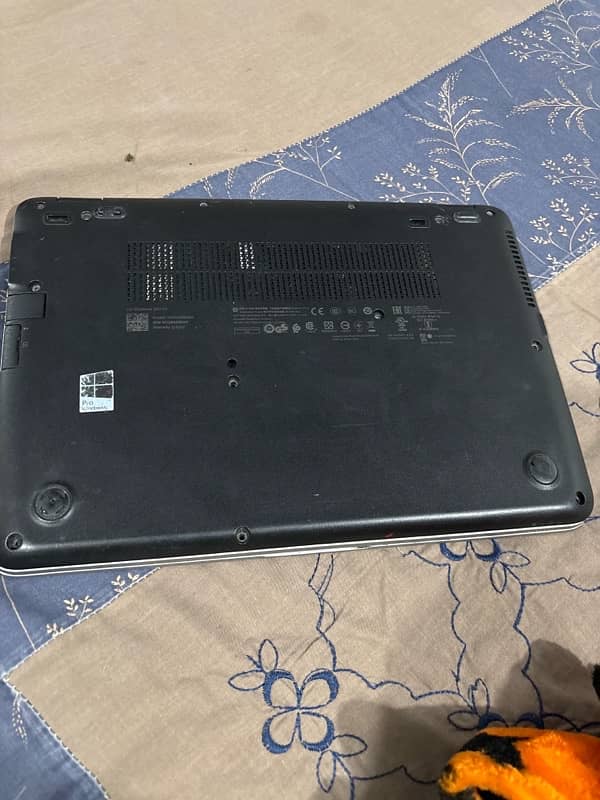 Hp Elite book 820 G3 At  a Resonable Price 3