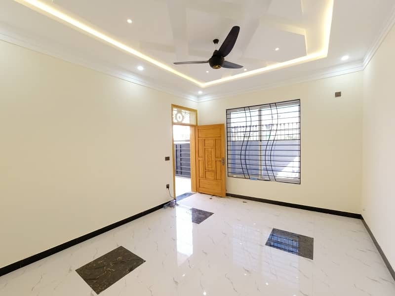 20 Marla House In F-11 Of Islamabad Is Available For sale 3