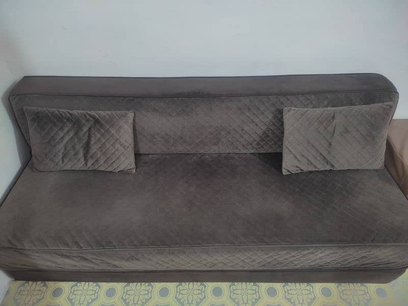 New velvet Sofa come bad with 2 pillows full size 8