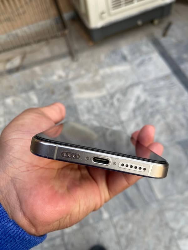 iphone 15pro max natural titanium JV 3