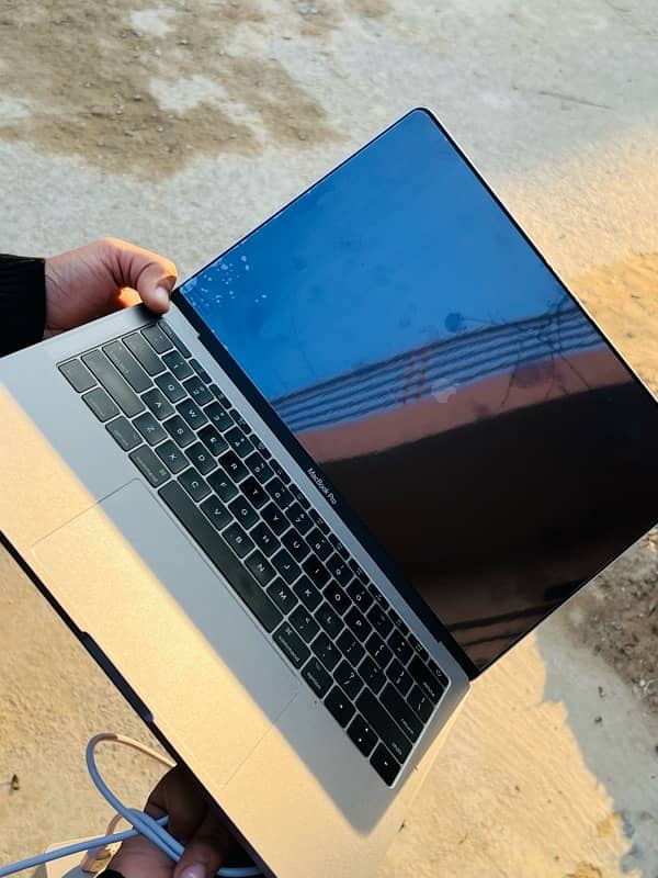 Apple Macbook Pro 2017 Model 0