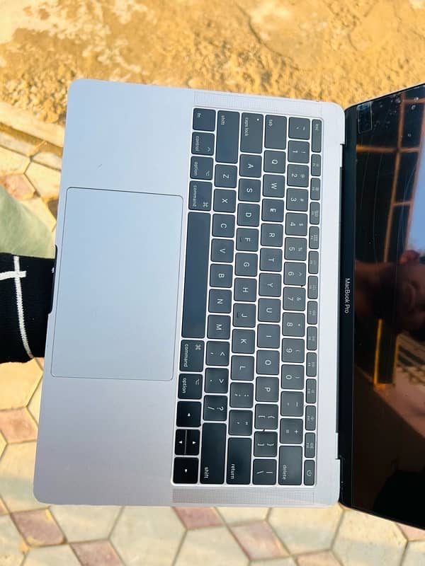 Apple Macbook Pro 2017 Model 3