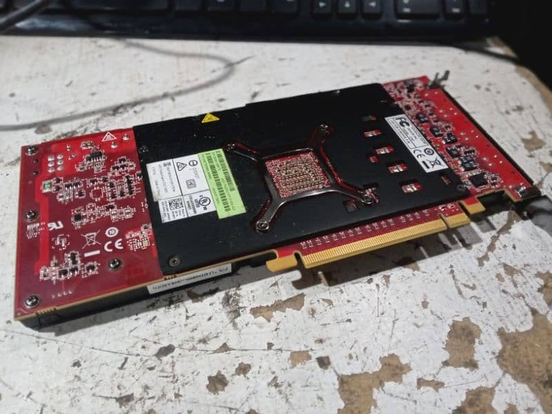 W7100 8GB 256 BIT DDR 5 1