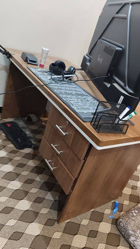 Computer Table just 15 days use brand new 1