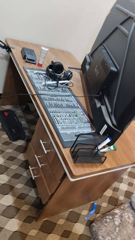 Computer Table just 15 days use brand new 2