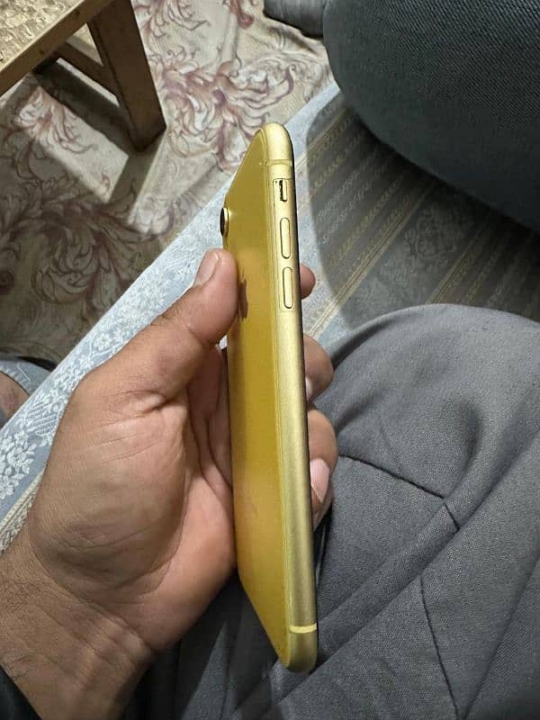 iphone xr 128gb 4 month sim time 5