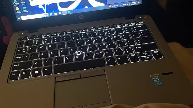 HP 820 G2 CORE i5 5th gene 0