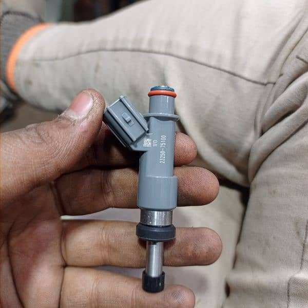 Toyota 2tr 5vz 1gr fuel injectors available 24 ghanta service open 3