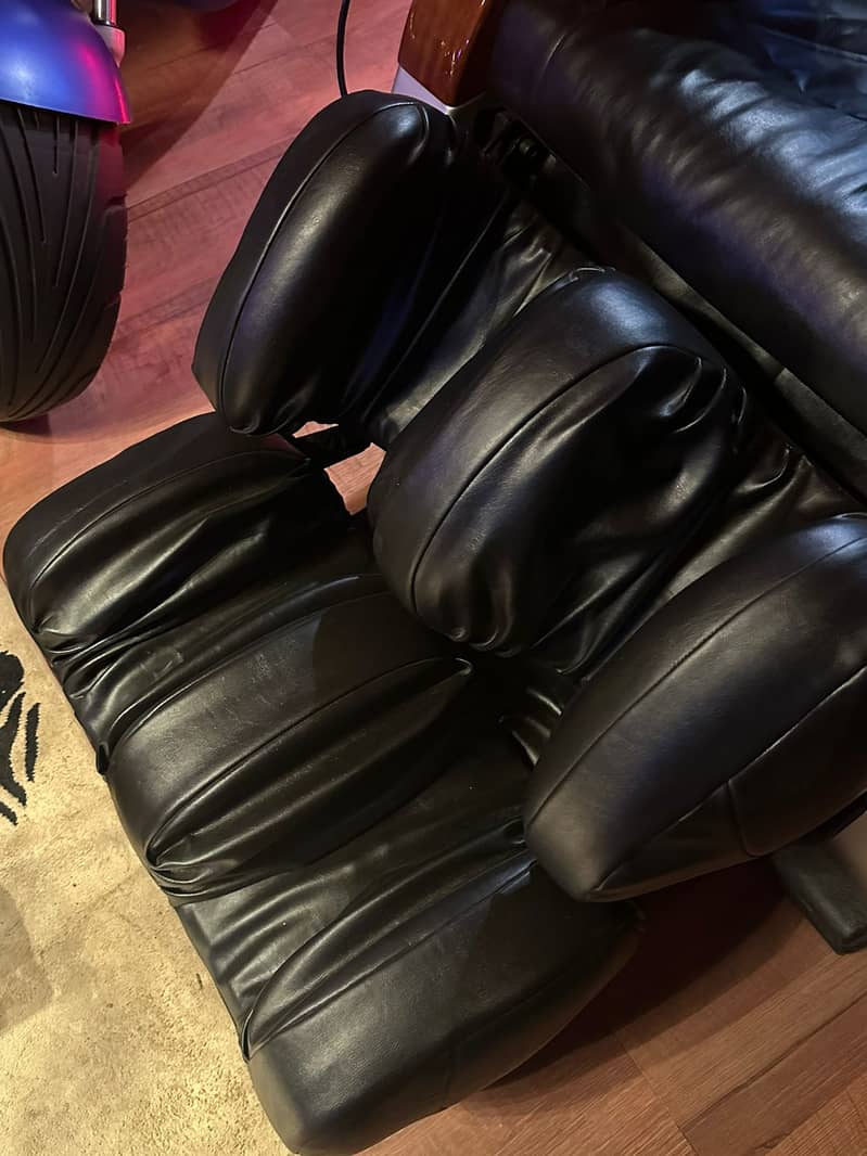 Massage Chair For Sale(Read Add Description) 1