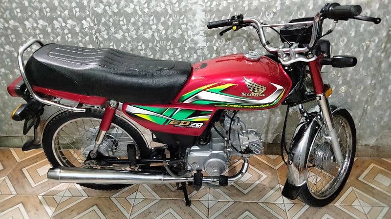 Honda cd 70 2022 model lush bike urgent sale 14