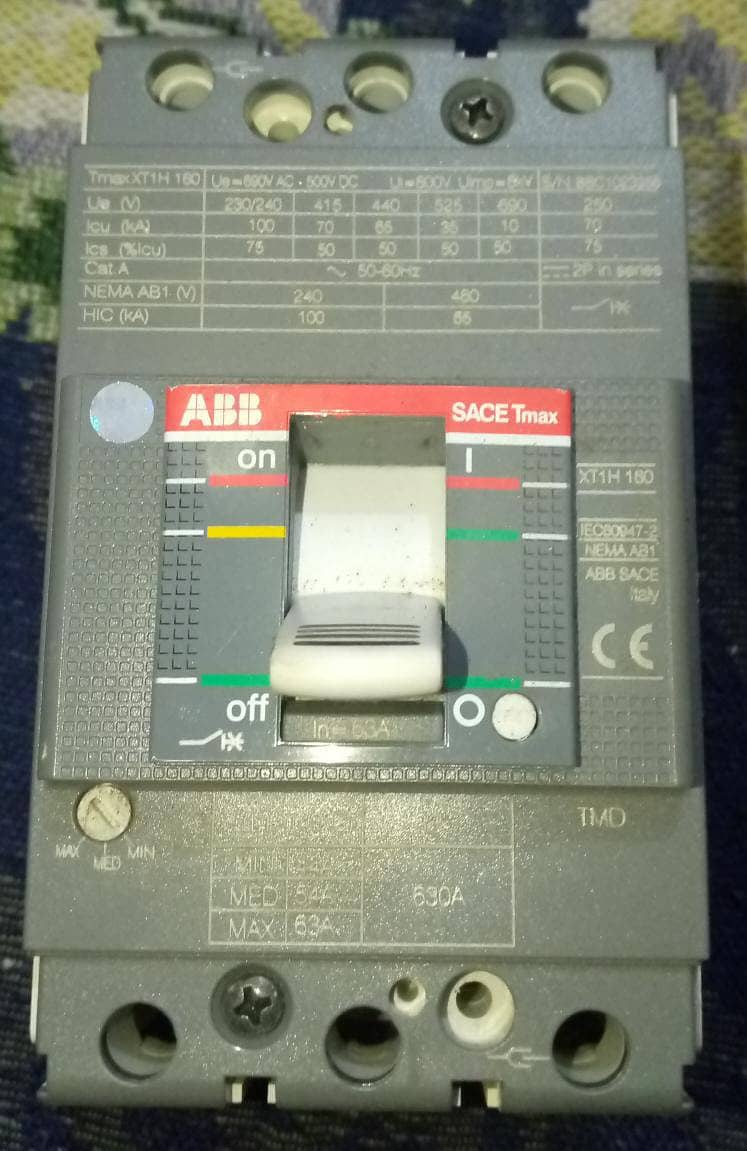 MCCB Moulded Case Circuit Breaker 0