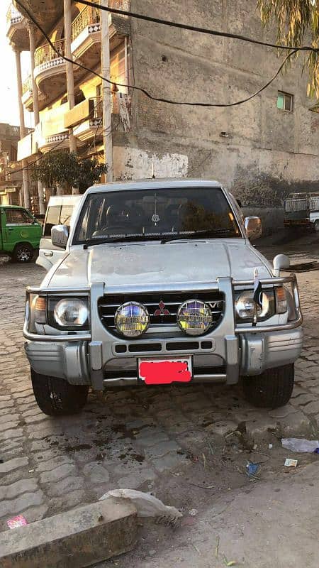 Mitsubishi Pajero 1985 2