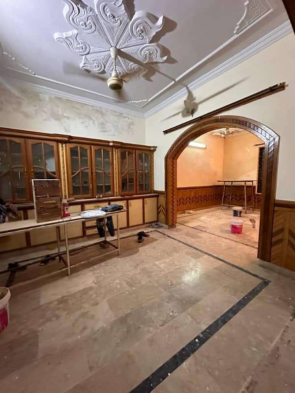 Portion for rent location ayub calony 3bed tv lounge darwing room kithen 3bath stor room Pani bijli gass sab available 1