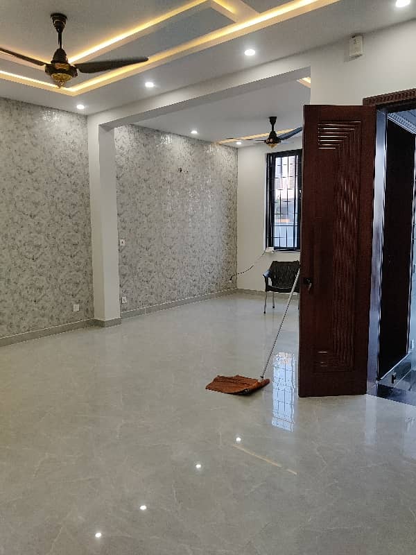 5 Marla Brand New House Very Near To Main Gate G Block Hot Location 3