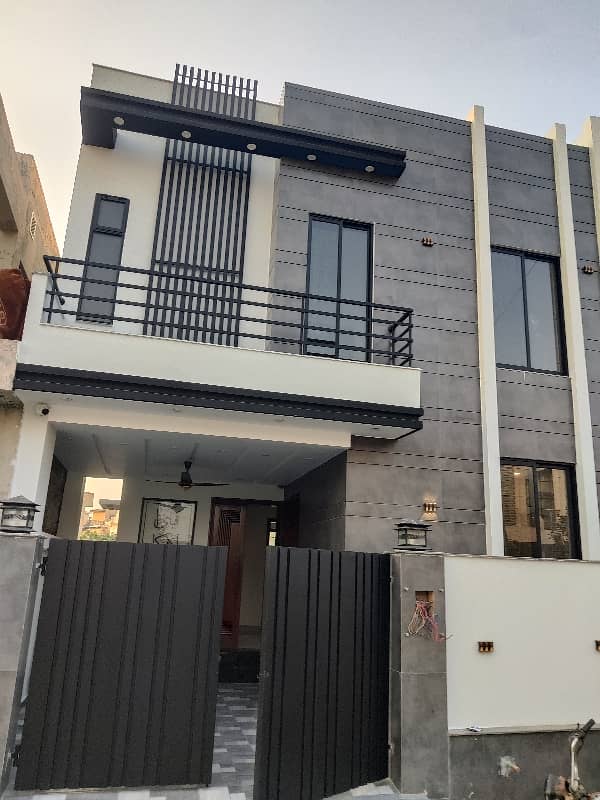 5 Marla Brand New House Very Near To Main Gate G Block Hot Location 0