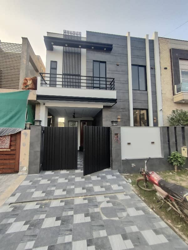 5 Marla Brand New House Very Near To Main Gate G Block Hot Location 6