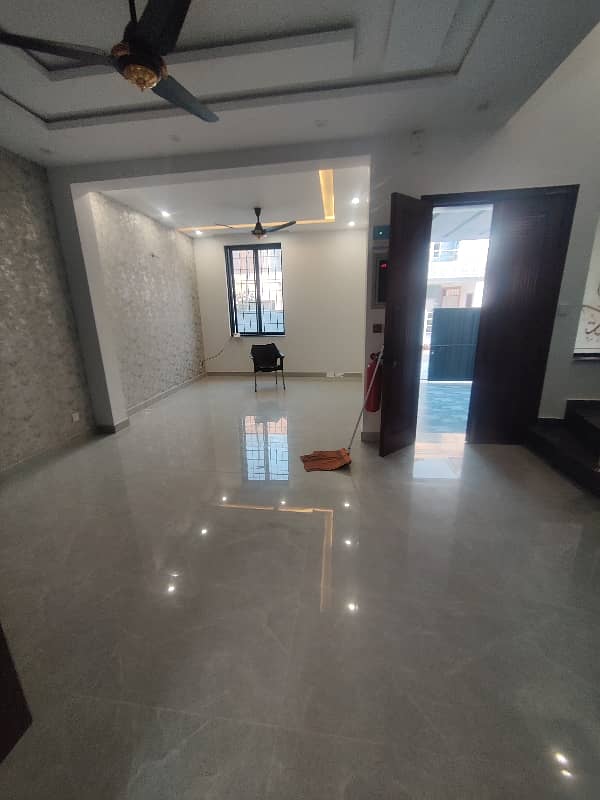 5 Marla Brand New House Very Near To Main Gate G Block Hot Location 9