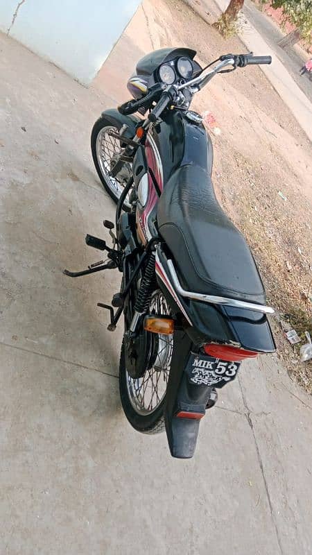 Honda pridor black colour 100 cc in govt officer used well maintained 1