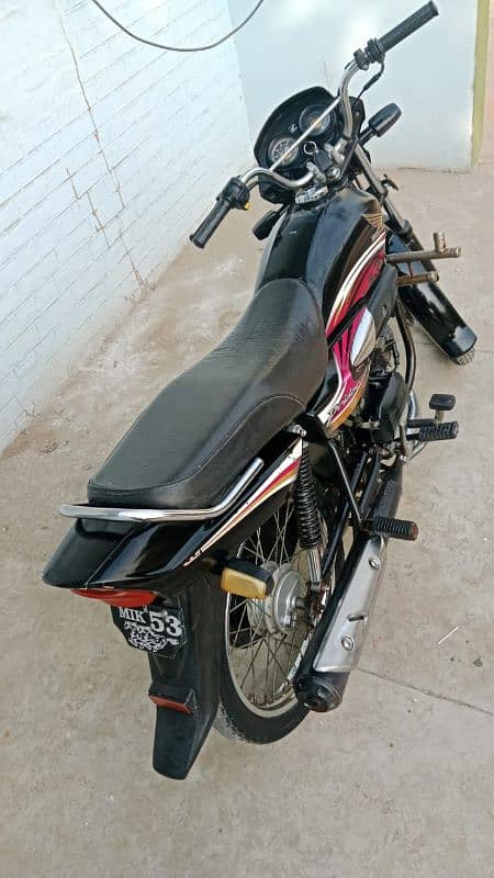 Honda pridor black colour 100 cc in govt officer used well maintained 2