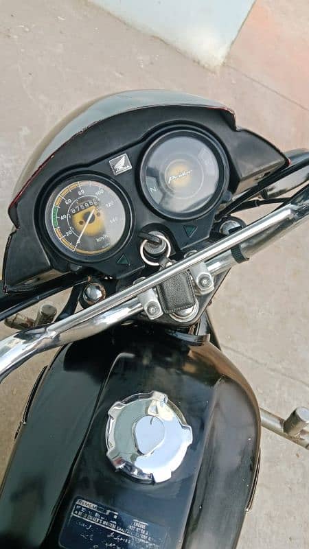 Honda pridor black colour 100 cc in govt officer used well maintained 4