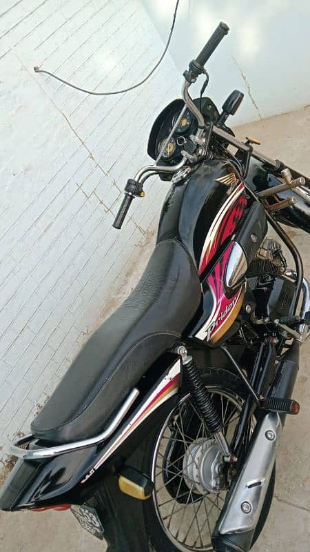 Honda pridor black colour 100 cc in govt officer used well maintained 7