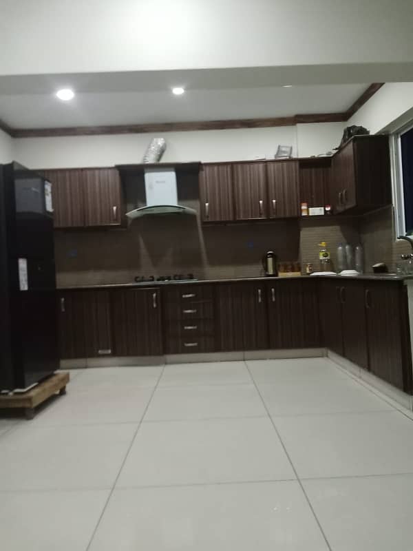 VIP NEW 3 BEDROOM FLAT FOR RENT WITH 4 WASH ROOM WITH LIFT PARKING 2 KITTCHEN 0