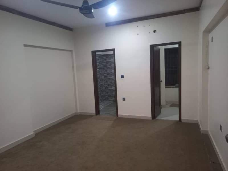 VIP 3 BED ROOM FLAT FOR RENT WITH LIFT PARKING 3 BED 4 WASHROOM 2 KITTCHEN 29