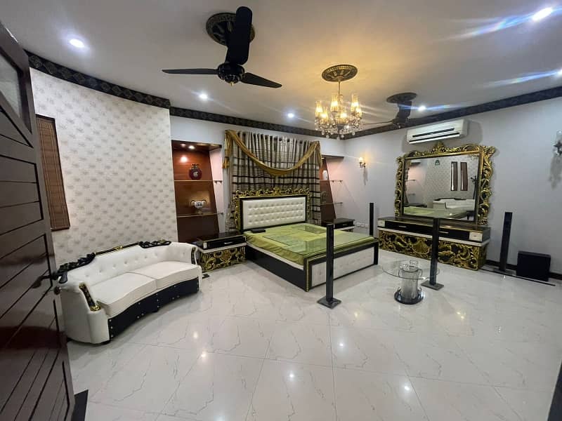 VIP LAVISH FURNISHED BUNGALOW FOR RENT FULLY RENUWATED AVAILABLE FOR LOUNG TIME 10