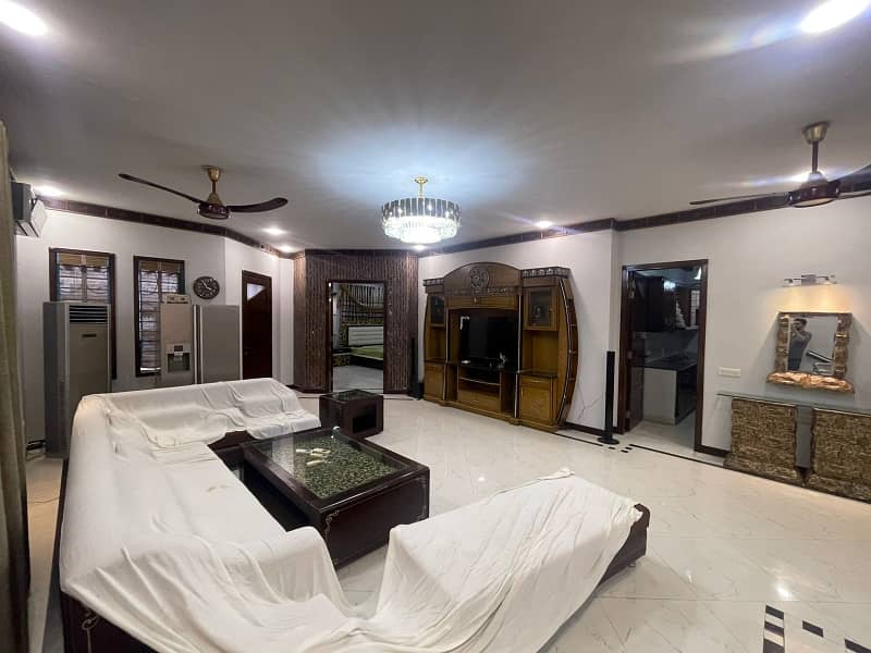 VIP LAVISH FURNISHED BUNGALOW FOR RENT FULLY RENUWATED AVAILABLE FOR LOUNG TIME 12