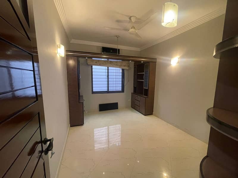 VIP LAVISH FURNISHED BUNGALOW FOR RENT FULLY RENUWATED AVAILABLE FOR LOUNG TIME 25