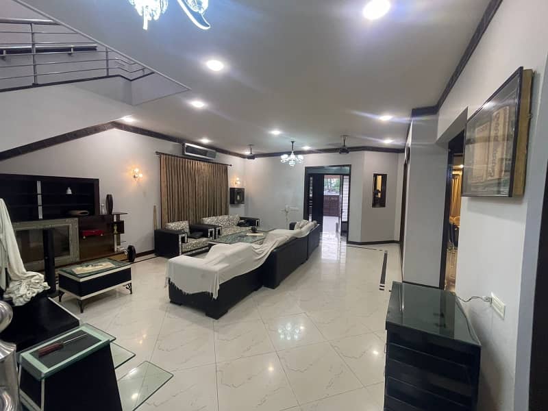 VIP LAVISH FURNISHED BUNGALOW FOR RENT FULLY RENUWATED AVAILABLE FOR LOUNG TIME 38