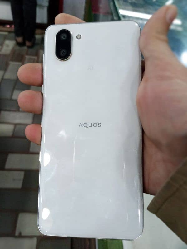 aquos R3 0