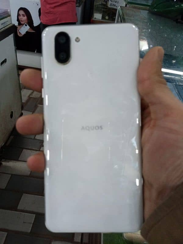 aquos R3 6