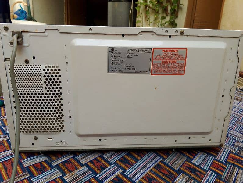 microwave oven, LG , made in Korea, model MS-2807C 1