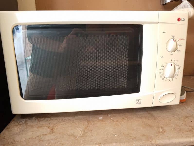 microwave oven, LG , made in Korea, model MS-2807C 2