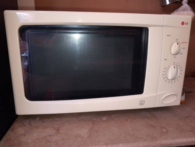 microwave oven, LG , made in Korea, model MS-2807C 3