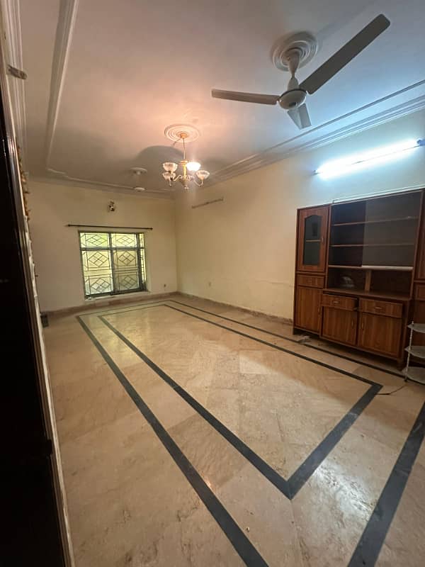 Portion for rent location ayub calony 3bed tv lounge darwing room kithen 3bath kichan seprat water tanks sperat bijli gass miter bijli gass available 3