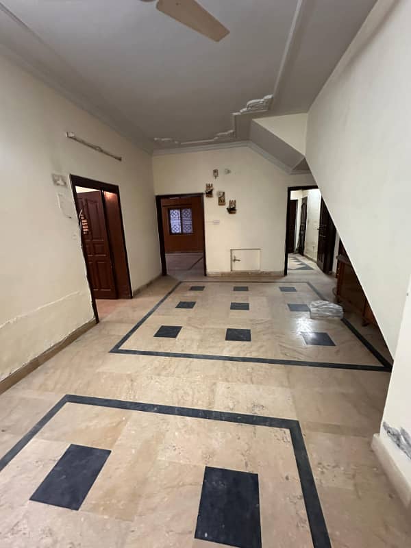 Portion for rent location ayub calony 3bed tv lounge darwing room kithen 3bath kichan seprat water tanks sperat bijli gass miter bijli gass available 4