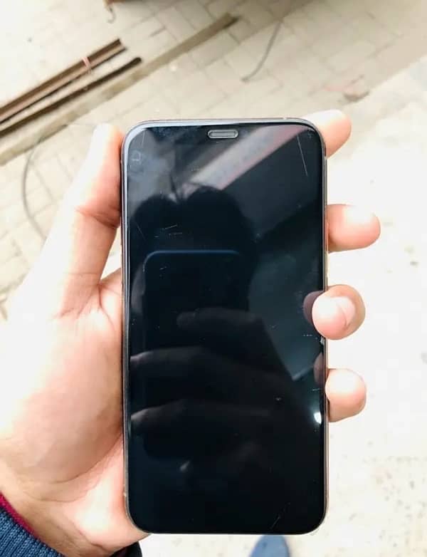 iPhone 11 Pro     (Non PTA).    64gb 3