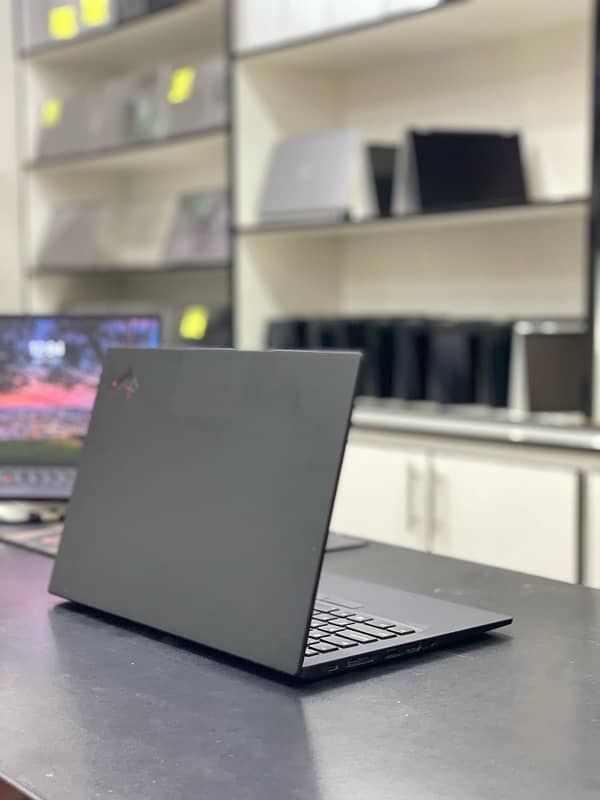 Lenovo X1 Carbon Gen 8 | i7 10th gen | 16gb | 256gb | LAPTOP 5