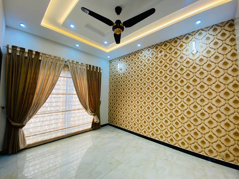 10 MARLA UPER PORTION FOR RENT IN BAHRIA TOWN LAHORE 1