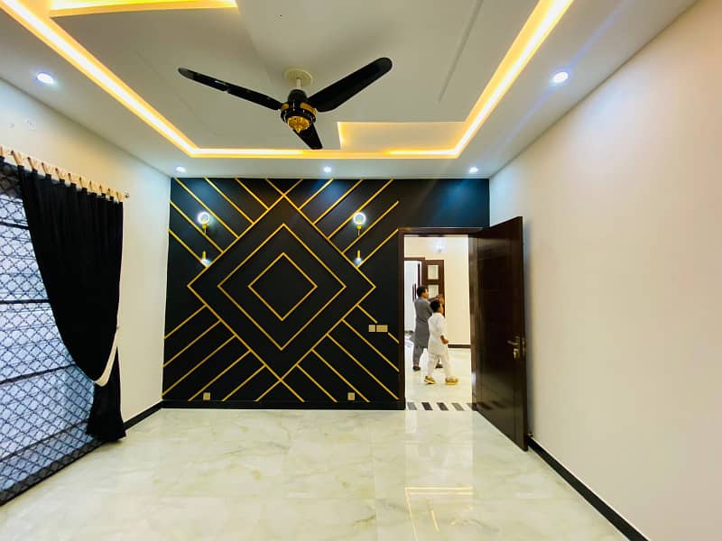 10 MARLA UPER PORTION FOR RENT IN BAHRIA TOWN LAHORE 2