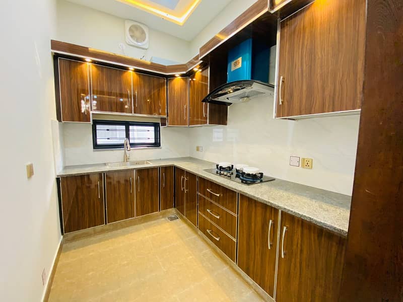 10 MARLA UPER PORTION FOR RENT IN BAHRIA TOWN LAHORE 8