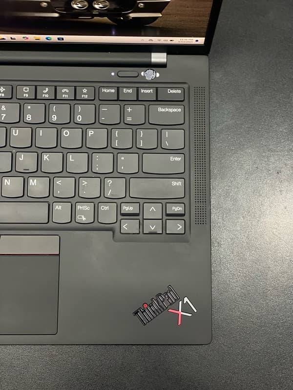 LENOVO X1 CARBON GEN 9 | i7 11th gen | 16gb | 512gb LAPTOP 7