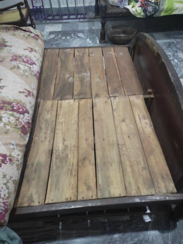 double size bed wooden 0