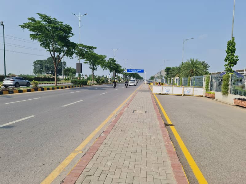 one kanal permanent commercial(life time paid) facing park and double road ideal approach plot for sale 0