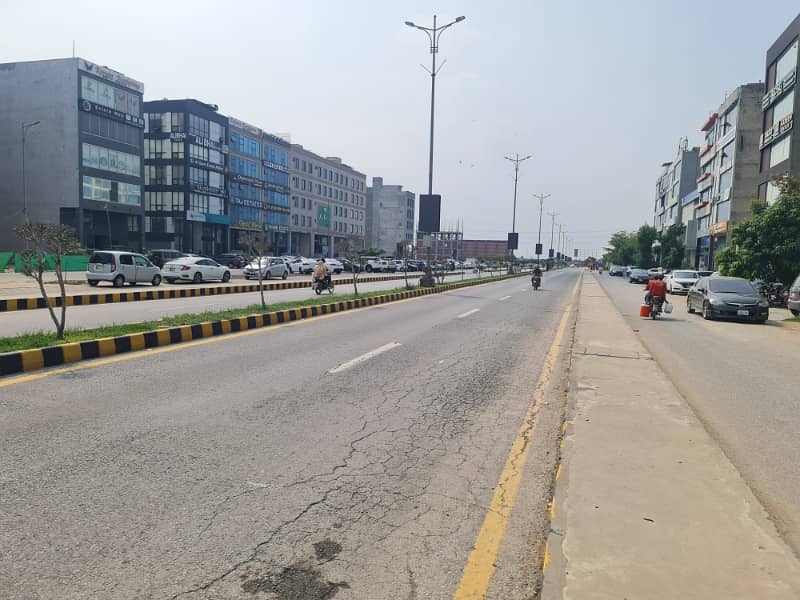 one kanal permanent commercial(life time paid) facing park and double road ideal approach plot for sale 1