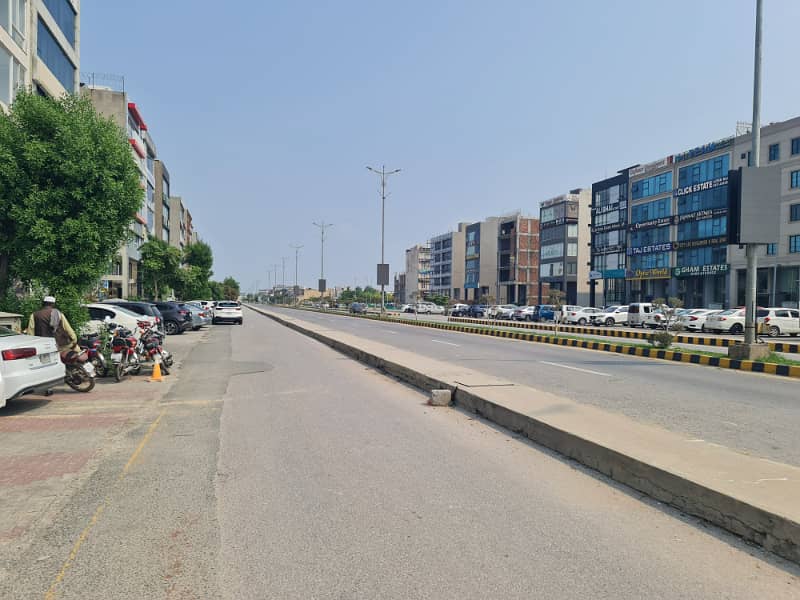 one kanal permanent commercial(life time paid) facing park and double road ideal approach plot for sale 2