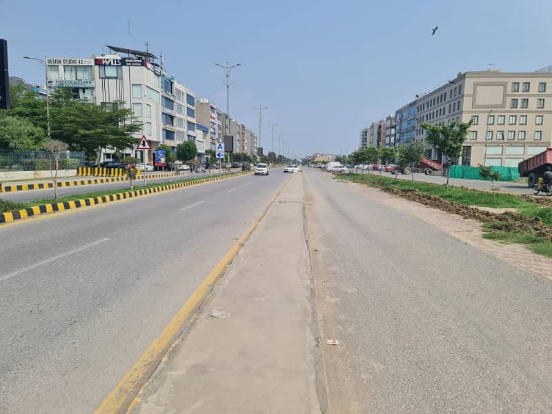 one kanal permanent commercial(life time paid) facing park and double road ideal approach plot for sale 3